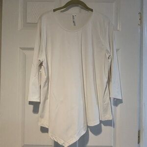 Lulu-B White Asymmetrical Tunic with Long Sleeves